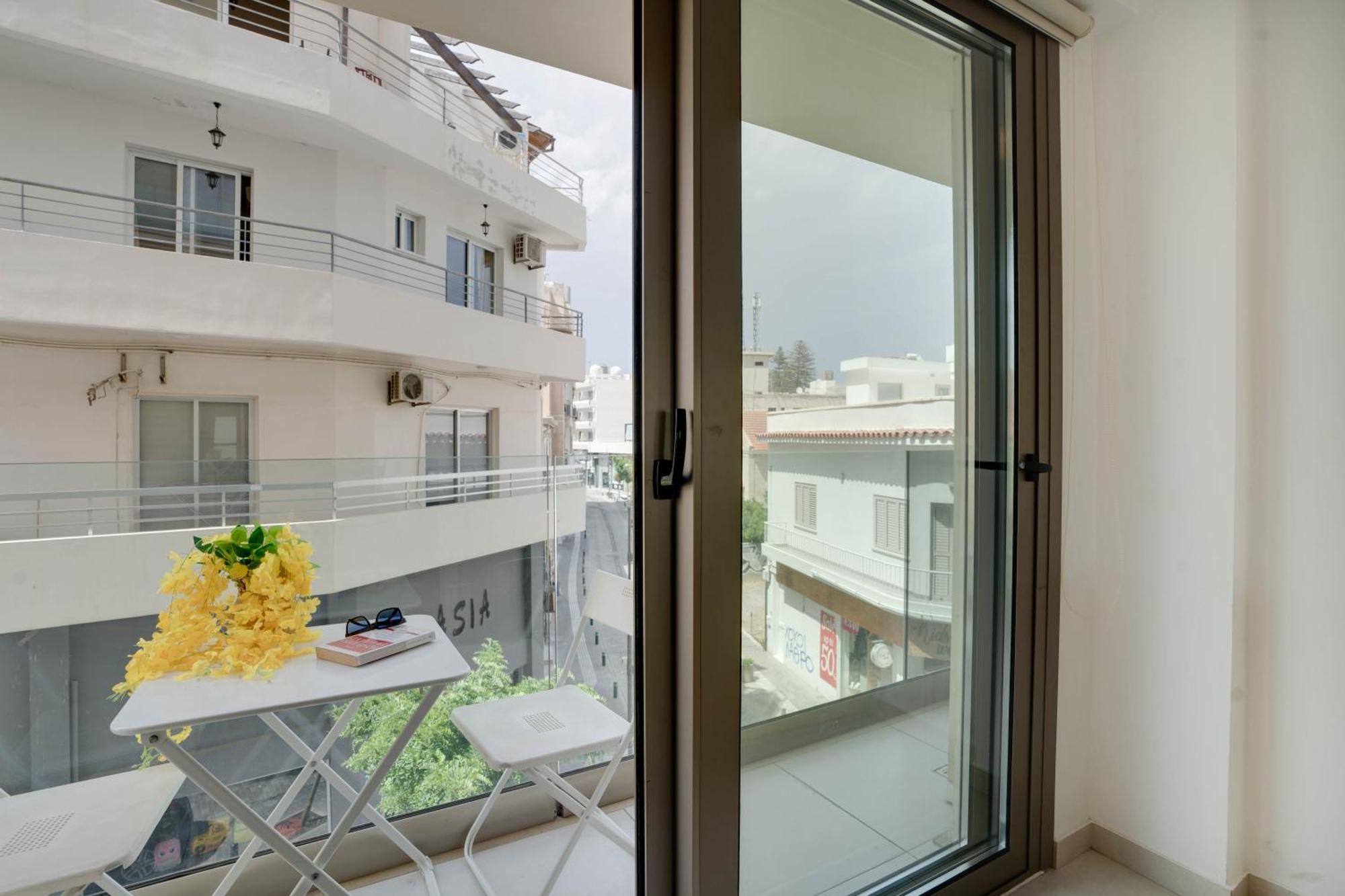Lemon Paradise City Centre 200M From Beach Larnaca Exterior photo